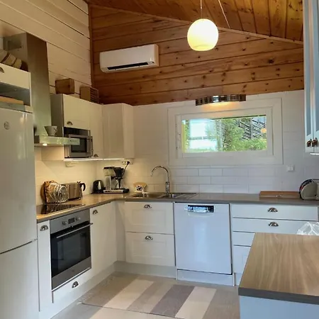Valkeinen Ferienhaus *